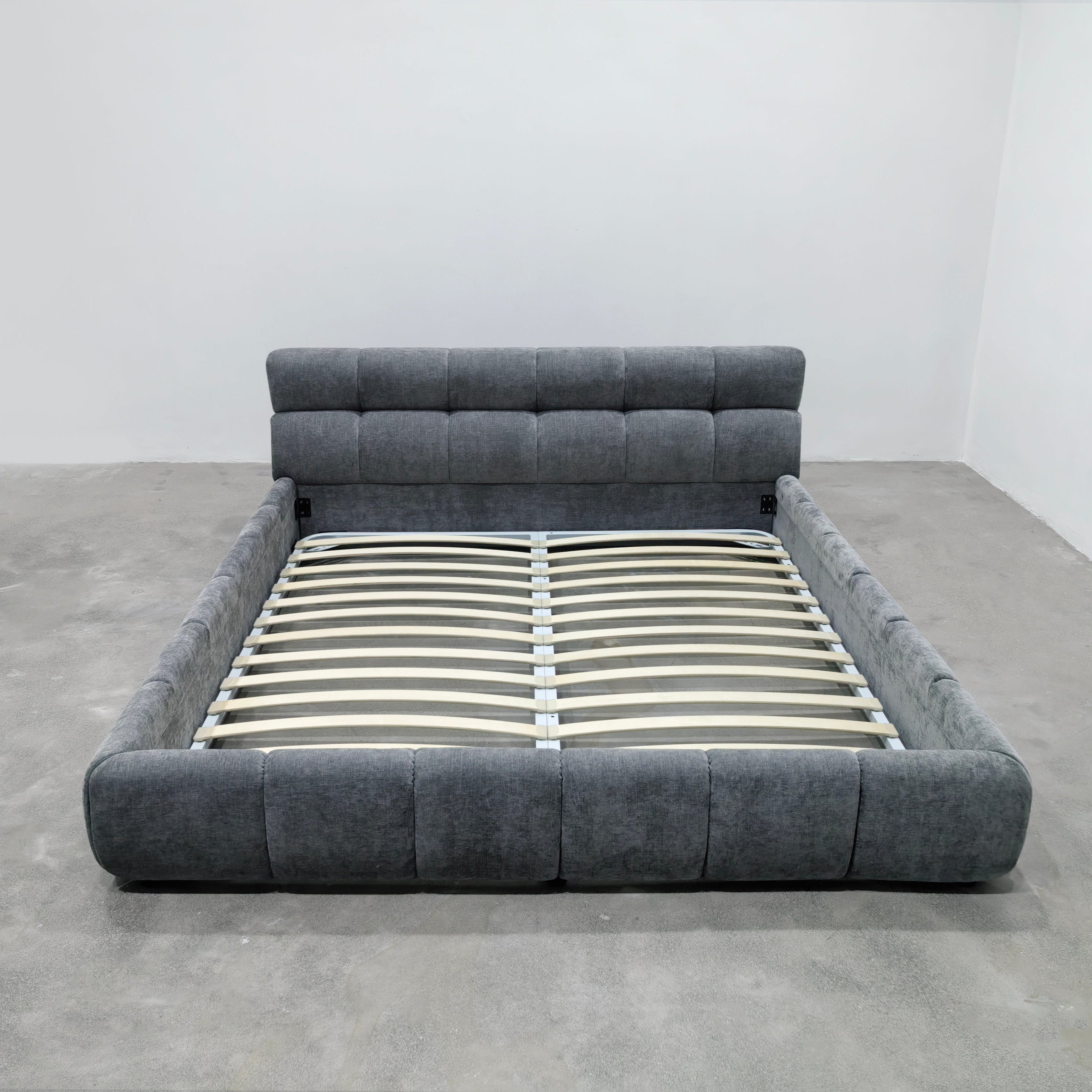 Le Cube Bed Replica in Grey Chenille1
