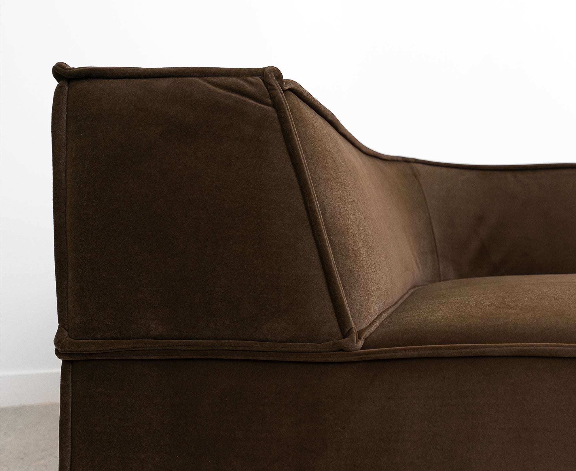 Trio Sofa in brown velvet