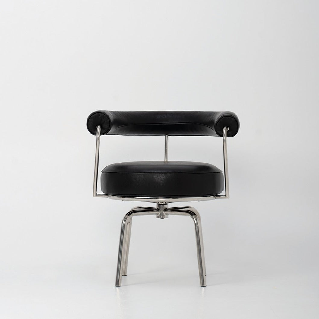 The Swivel chair in Black Italian Leather - Replica