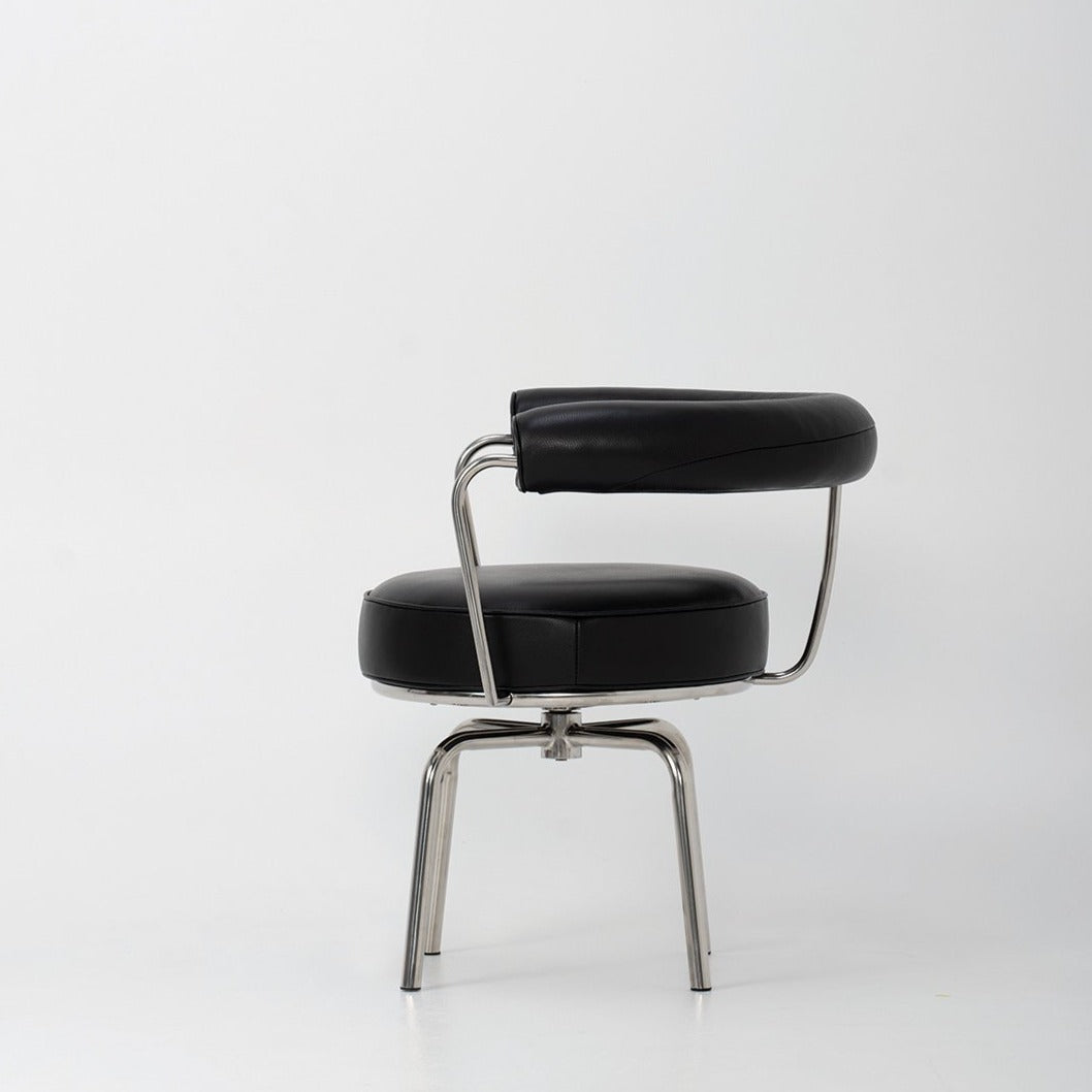 The Swivel chair in Black Italian Leather - Replica